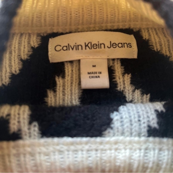 Thick Zebra Sweater - Picture 4 of 4